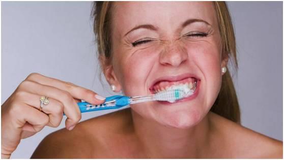 饭后刷牙大错特错！90%的人都没有意识到牙齿是这样损坏的